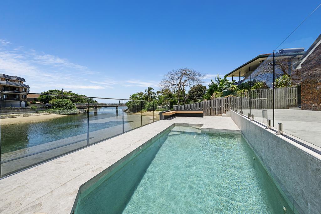 11 Le Mans Dr, Mermaid Waters, QLD 4218