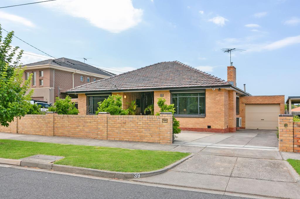 39 Gellibrand Cres, Reservoir, VIC 3073