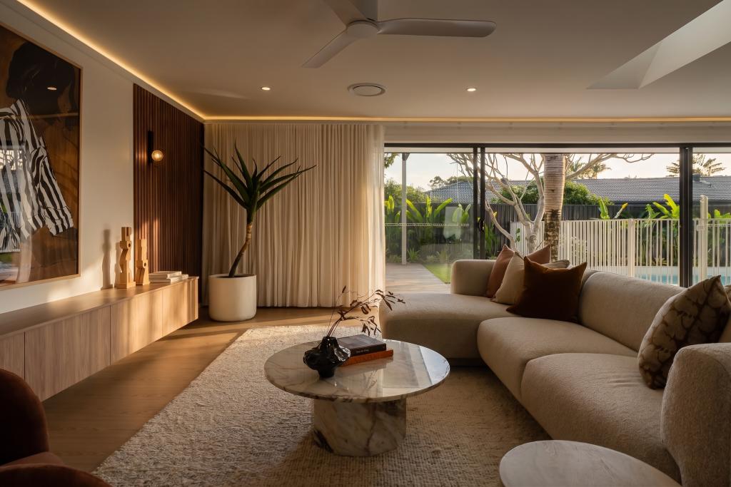 6 Hixson Ct, Mermaid Waters, QLD 4218