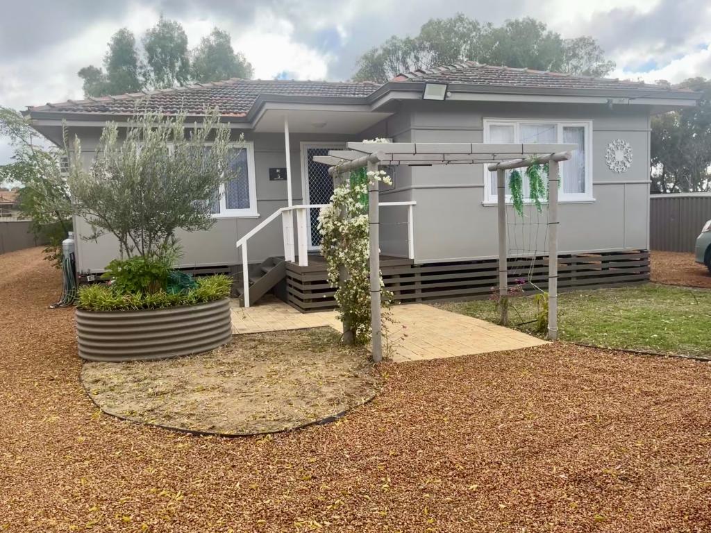 5 Stone St, Quairading, WA 6383