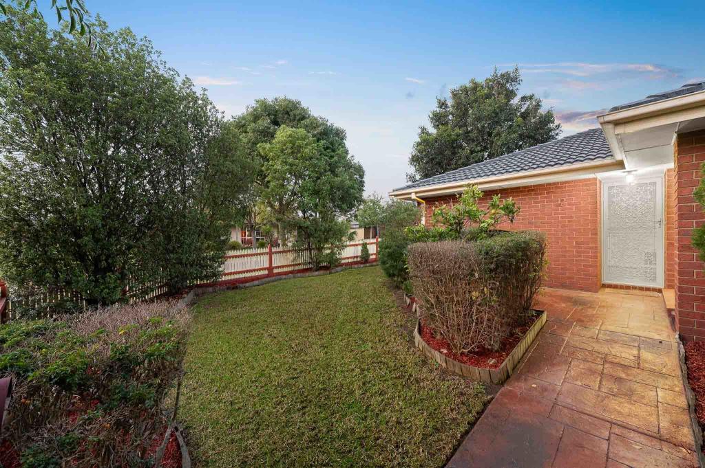 2 Naila Ct, Cranbourne North, VIC 3977