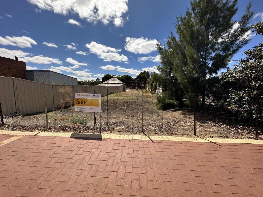 24 Parade St, Pingelly, WA 6308