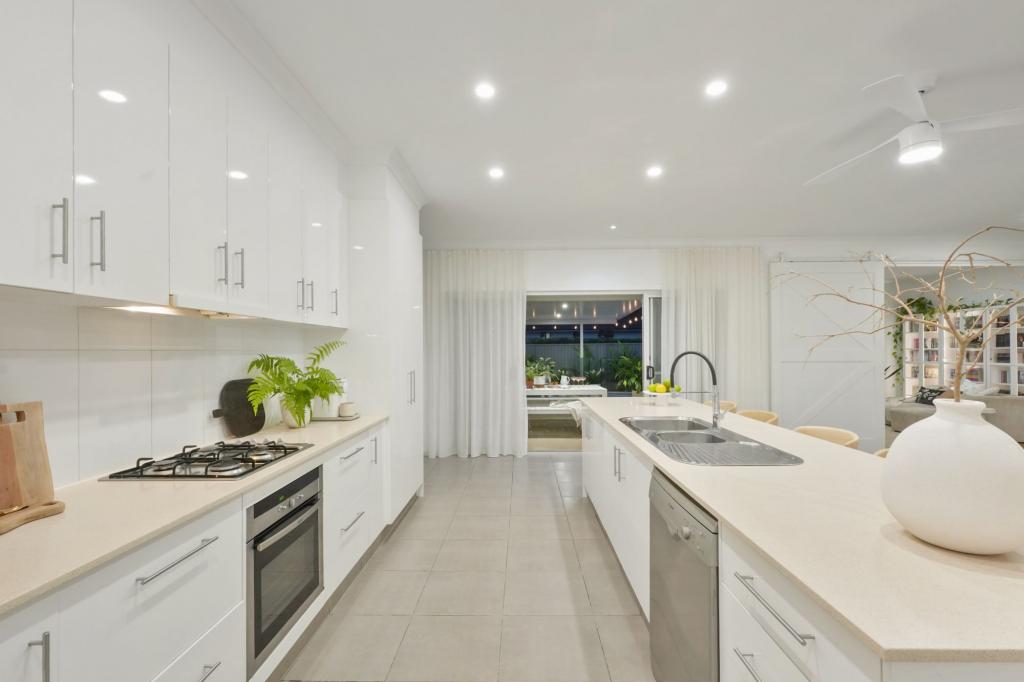 9 Emerson Dr, Bonogin, QLD 4213