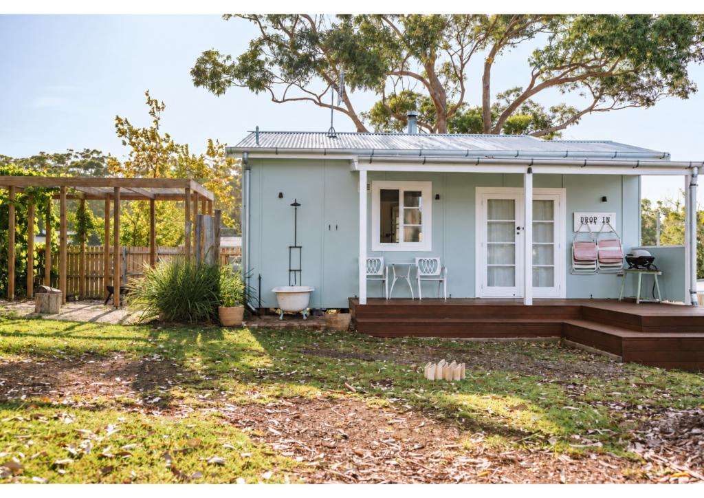 18 Jacaranda Ave, Bendalong, NSW 2539
