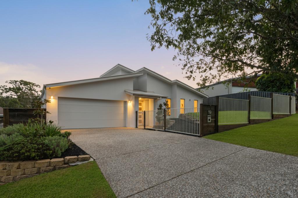 19 GREENDRAGON CRES, UPPER COOMERA, QLD 4209