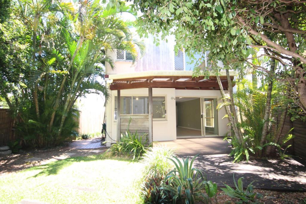 2/219 Bradman Ave, Maroochydore, QLD 4558