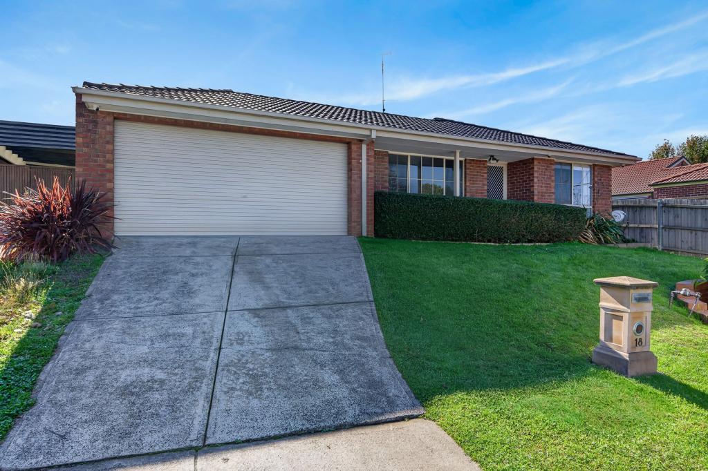 18 Adrian Dr, Pakenham, VIC 3810