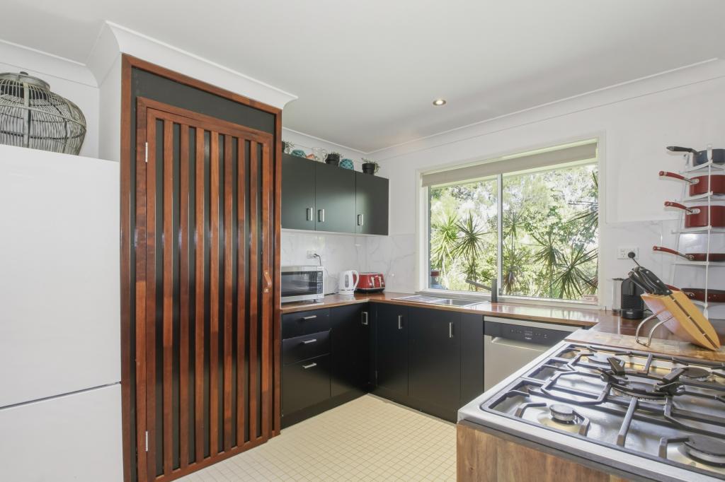 16 Calm Waters Cres, Macleay Island, QLD 4184