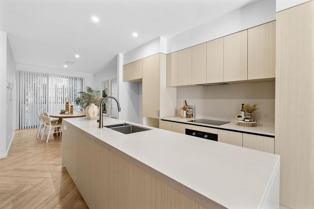 5614 Harbourview Dr, Hope Island, QLD 4212