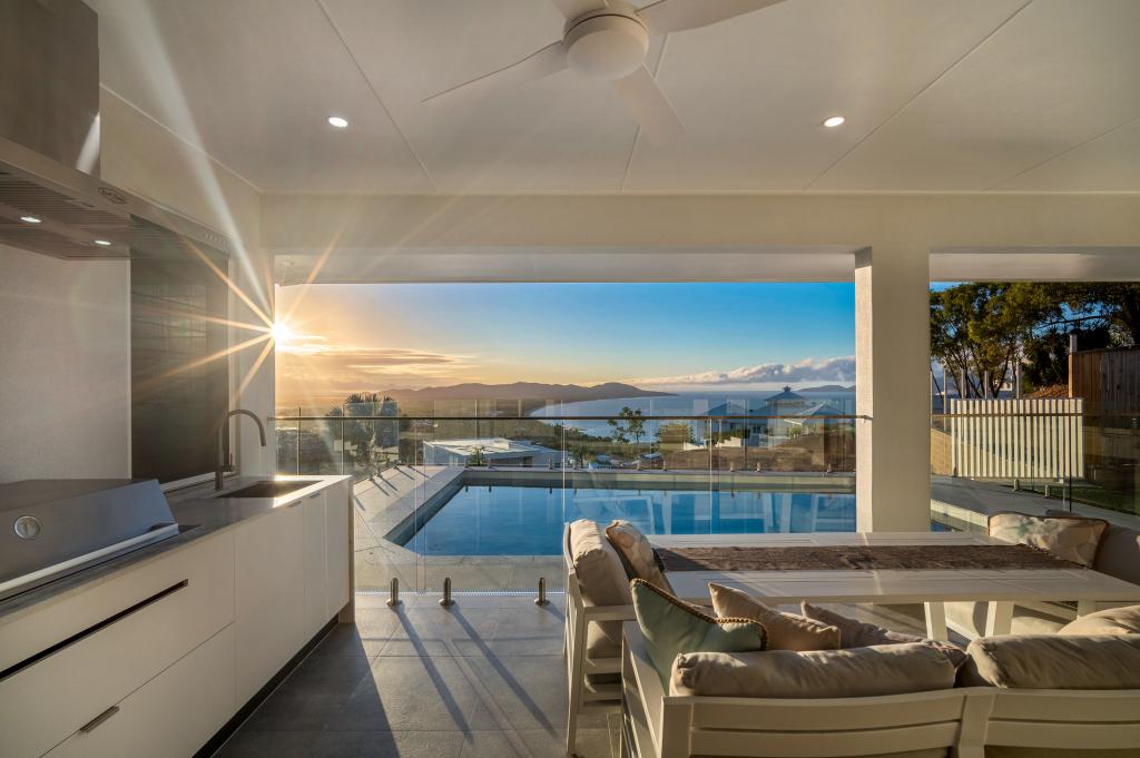 11 The Pnt, Castle Hill, QLD 4810