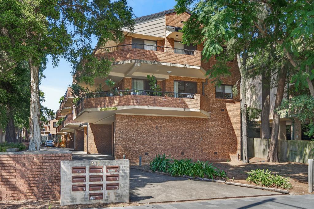4/211 HAWKESBURY RD, WESTMEAD, NSW 2145