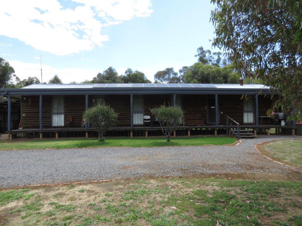 25 Calder Hwy, Wedderburn, VIC 3518