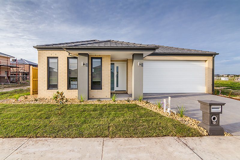 12 Greenslate St, Clyde North, VIC 3978