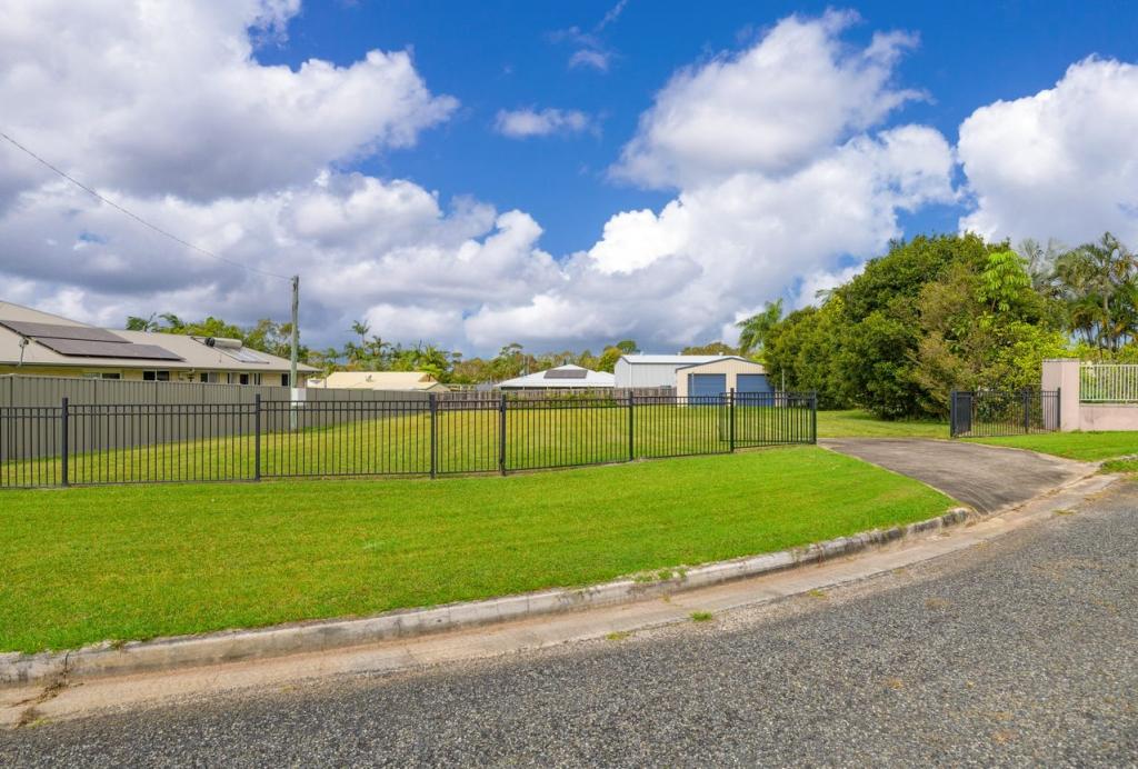 22 DREADNOUGHT AVE, COOLOOLA COVE, QLD 4580