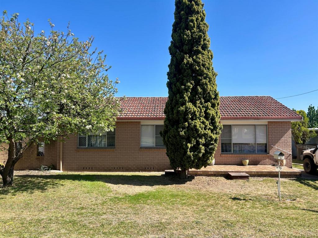 1 Church Ave, Uralla, NSW 2358