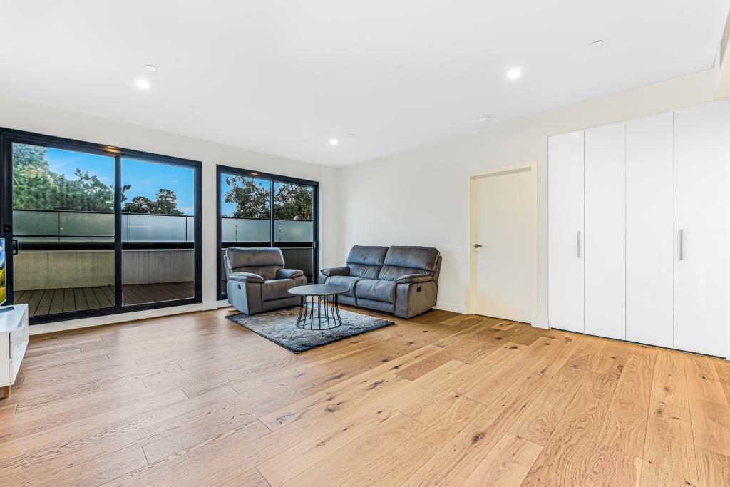 213/210 Reynolds Rd, Doncaster East, VIC 3109