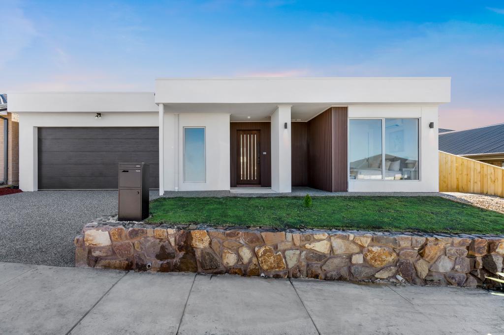 33 Leahy Cct, Gisborne, VIC 3437