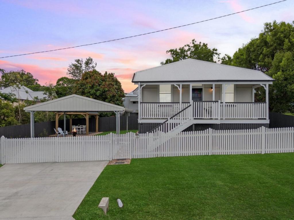 5 W M Hughes St, North Ipswich, QLD 4305