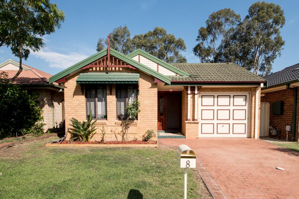 8 Clarendon Ct, Wattle Grove, NSW 2173