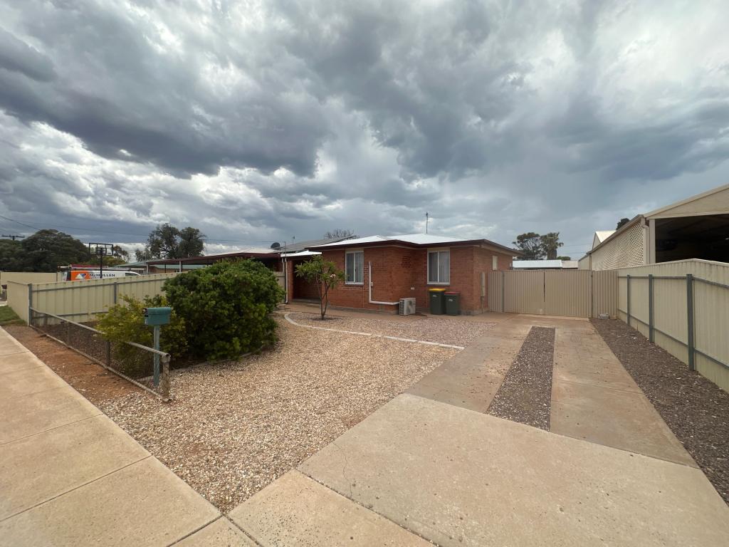 4 Hutchinson St, Whyalla Stuart, SA 5608