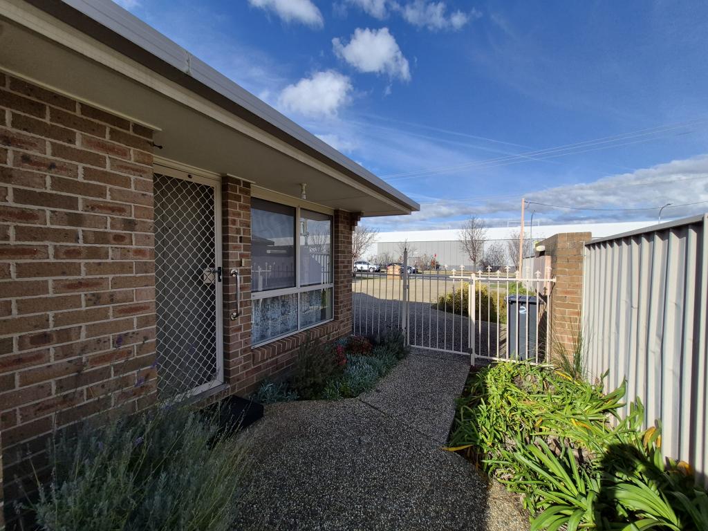 1/478 Breen St, Lavington, NSW 2641