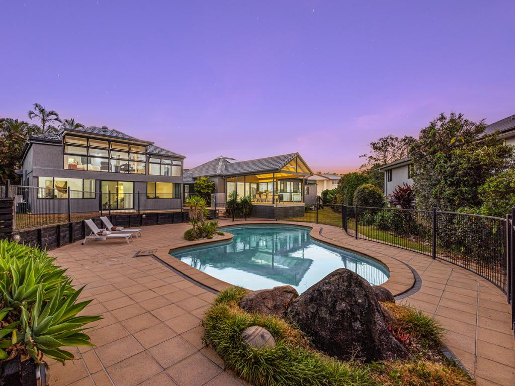 2 Wills Ct, Mount Ommaney, QLD 4074