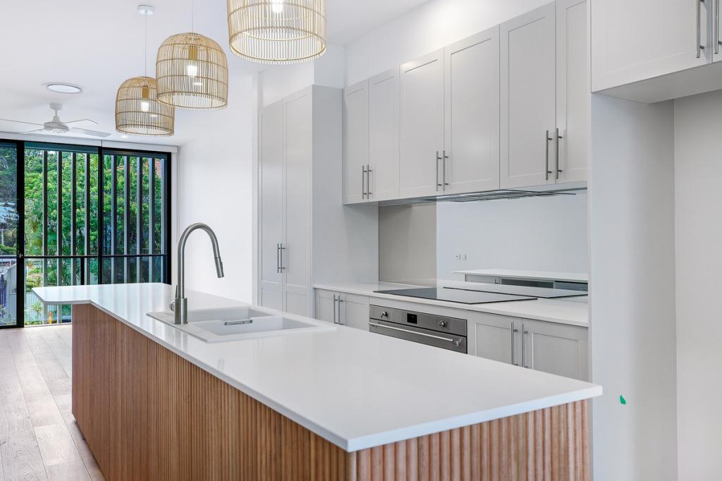 5/6 Ikkina Rd, Burleigh Heads, QLD 4220