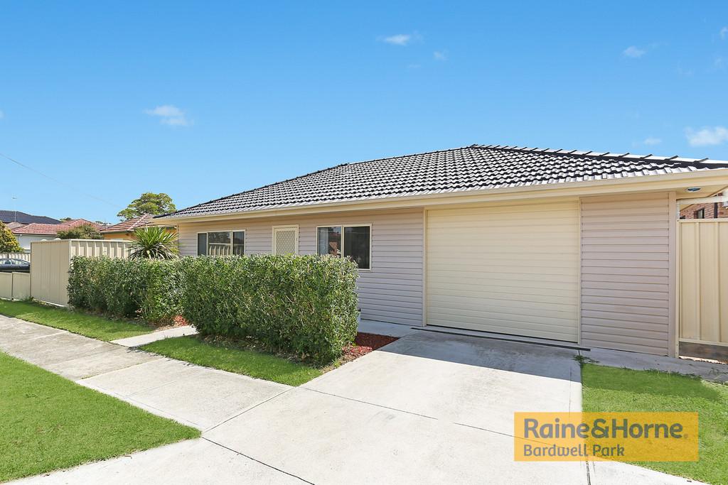 34b Old Kent Rd, Greenacre, NSW 2190