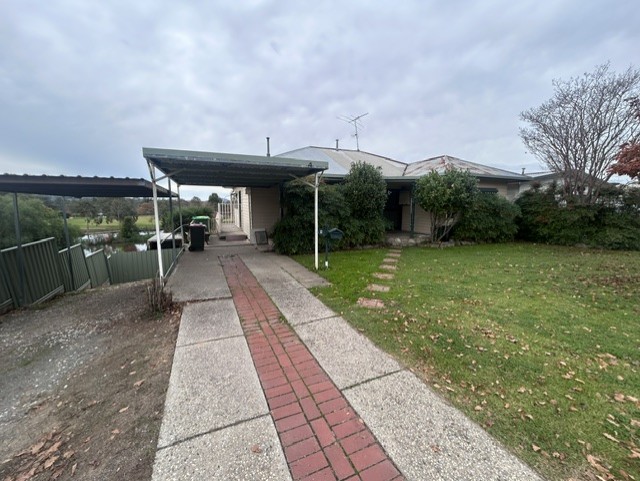 4 BATT AVE, WODONGA, VIC 3690