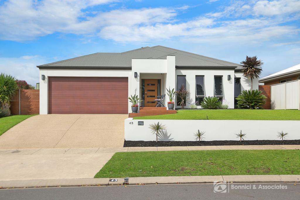 43 Craig Cct, Leneva, VIC 3691