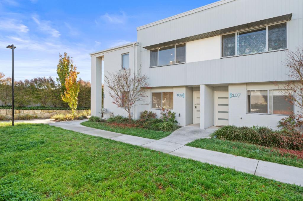 35/109 Woodberry Ave, Coombs, ACT 2611