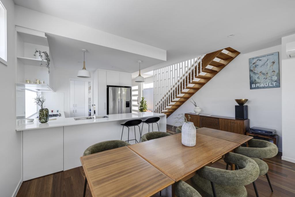 2/34 Naranga Ave, Broadbeach Waters, QLD 4218