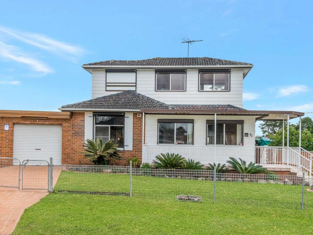 45 Grainger Ave, Mount Pritchard, NSW 2170