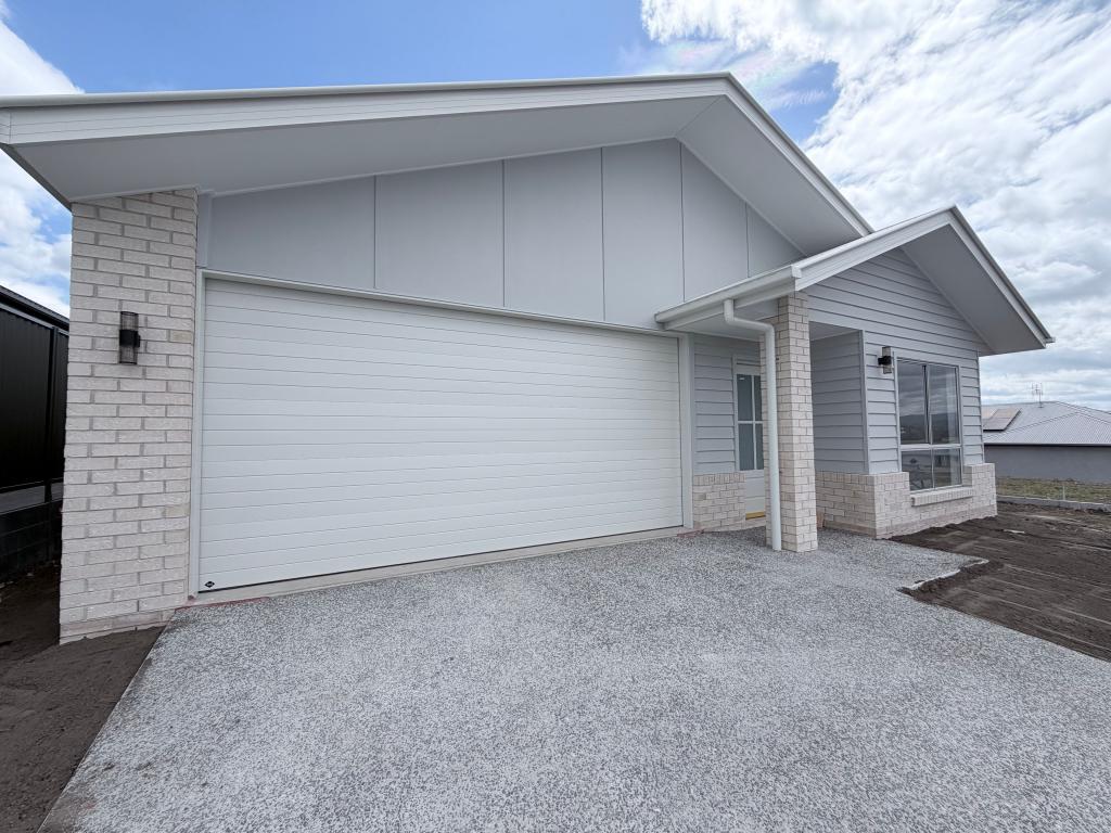 10 Mcatee Cct, Woolmar, QLD 4515