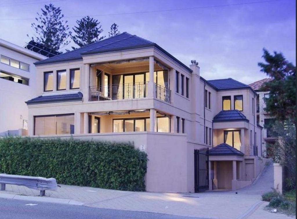 1/87a West Coast Dr, Watermans Bay, WA 6020