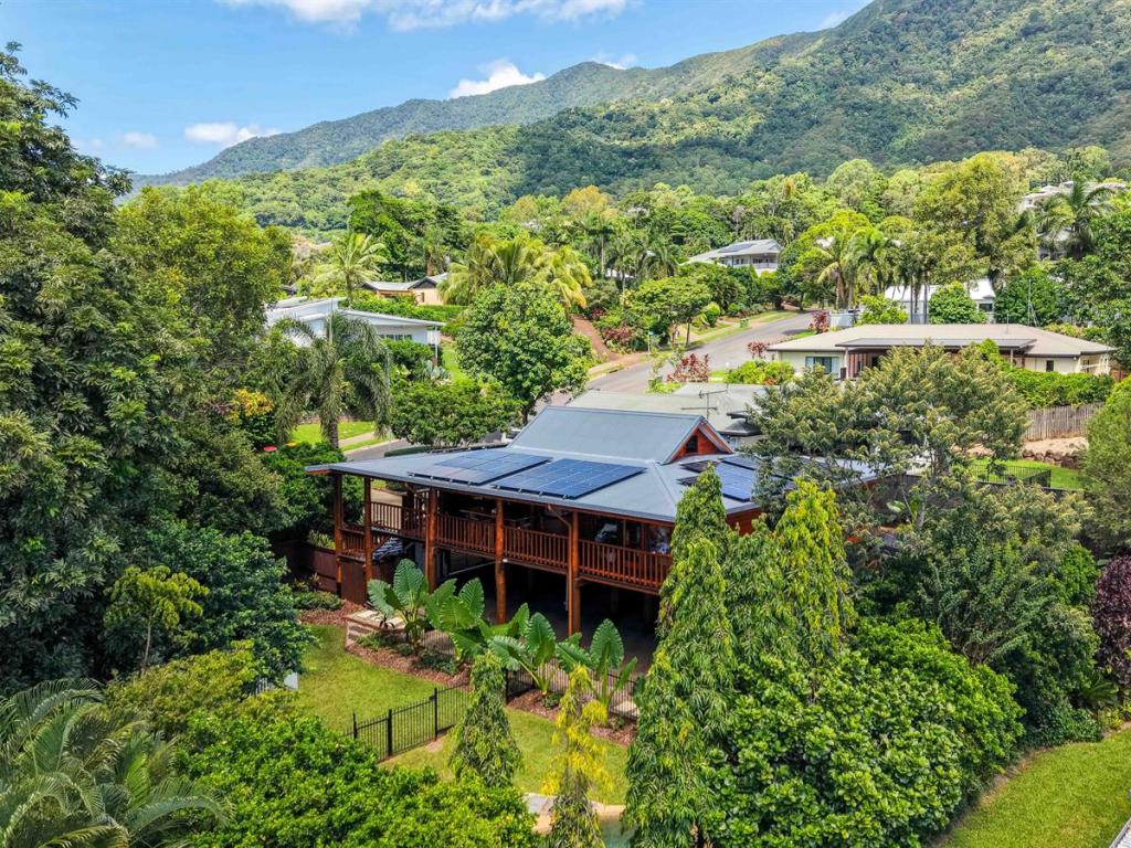 38 Daphne Dr, Redlynch, QLD 4870