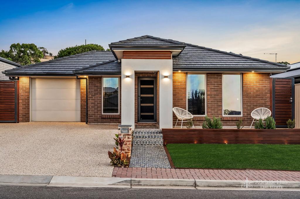 17 ADEL CCT, HUNTFIELD HEIGHTS, SA 5163