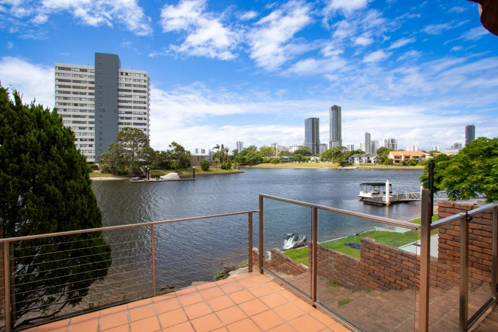 14 Sailaway St, Mermaid Waters, QLD 4218