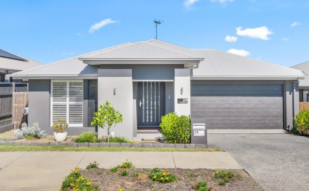 29 GUROMAN DR, GREENBANK, QLD 4124