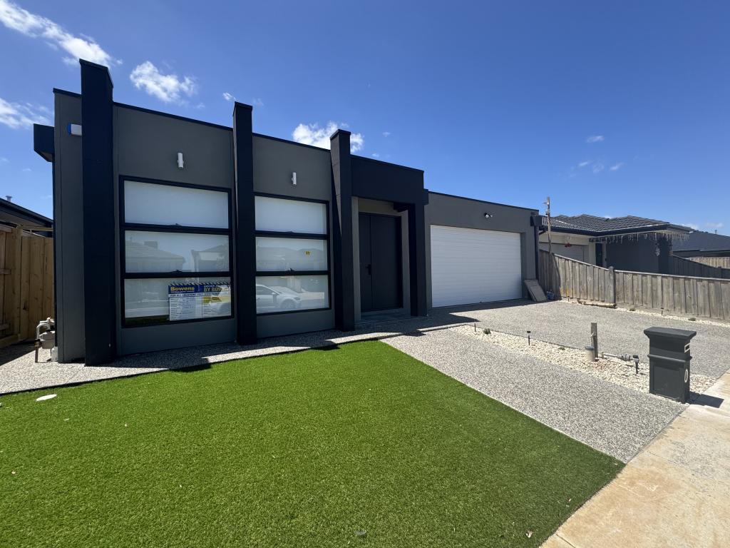 11 ISHERWOOD RD, DEANSIDE, VIC 3336