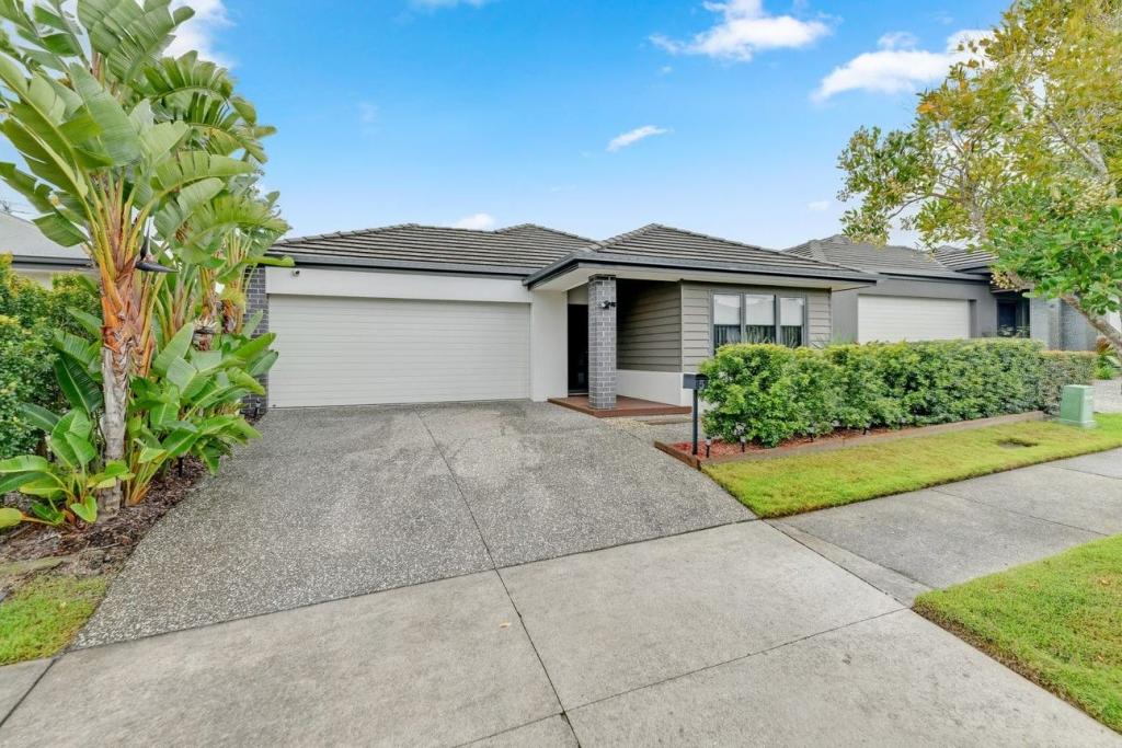 5 Fitzroy St, Burpengary East, QLD 4505