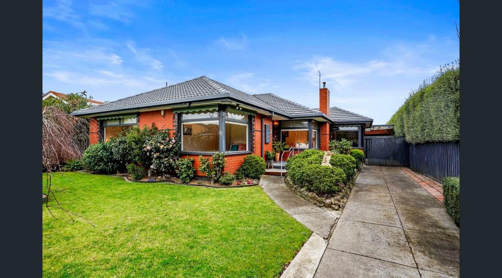 27 Palm Beach Cres, Mount Waverley, VIC 3149