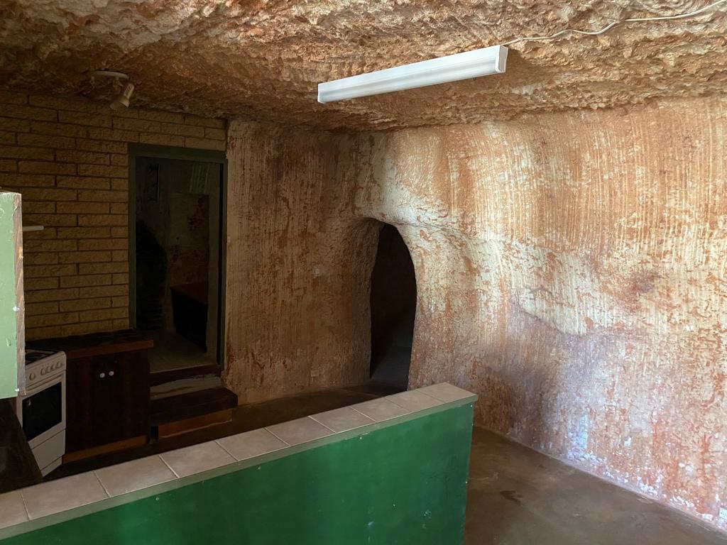 18 Post Office Hill Rd, Coober Pedy, SA 5723