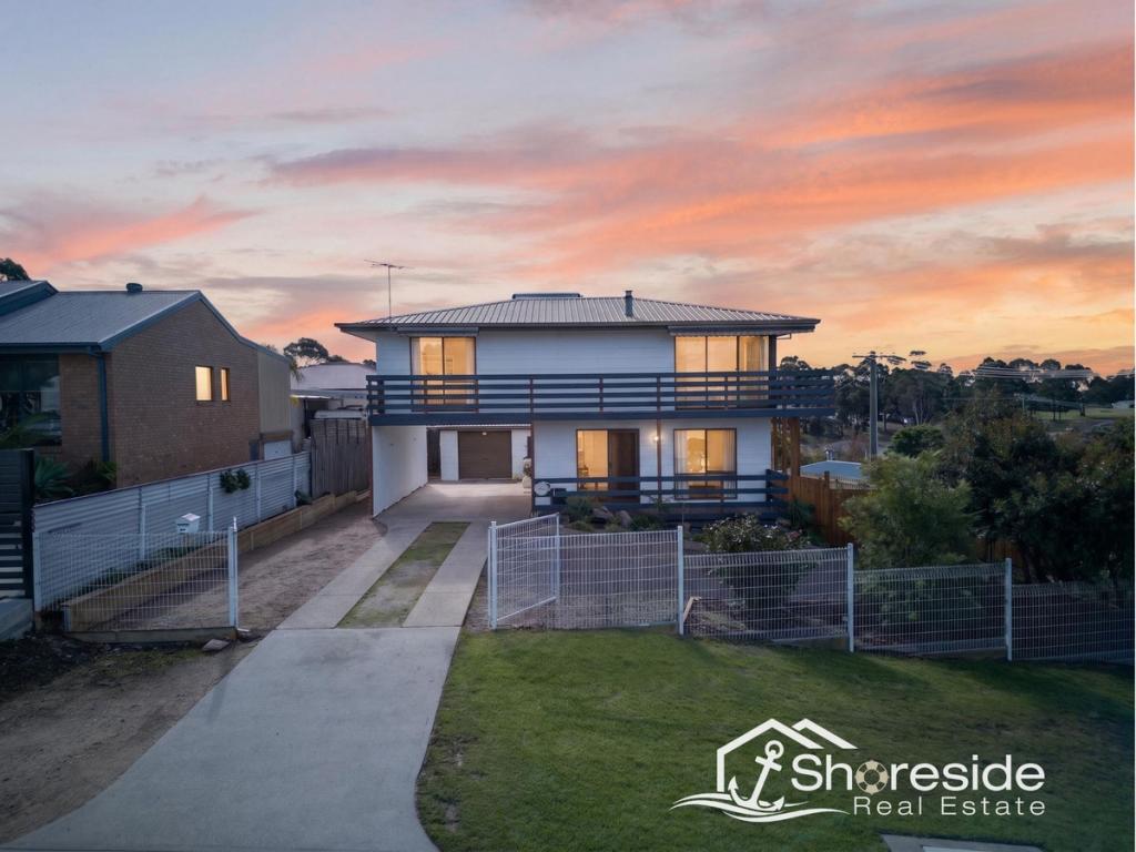 16 Ozone Cres, Lakes Entrance, VIC 3909