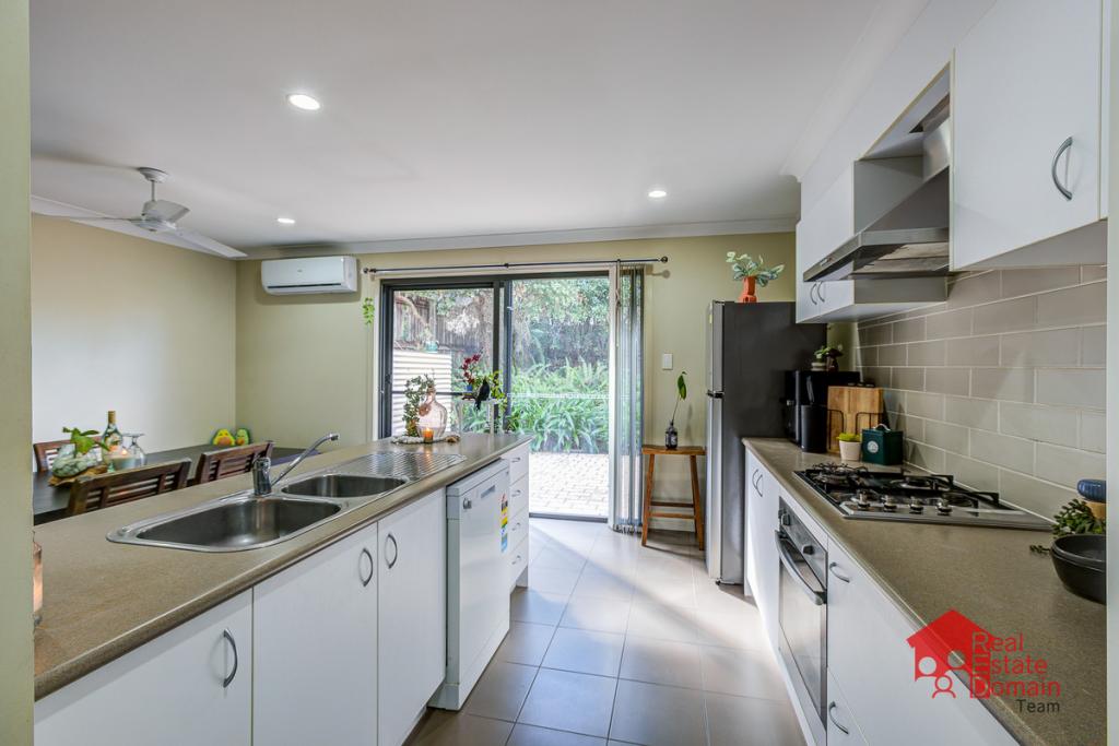 3/8 Seashell Ave, Coomera, QLD 4209