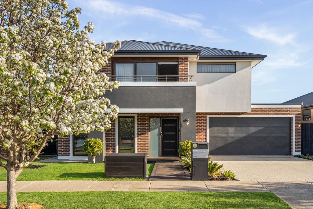 33 MAGNETIC DR, MOUNT DUNEED, VIC 3217