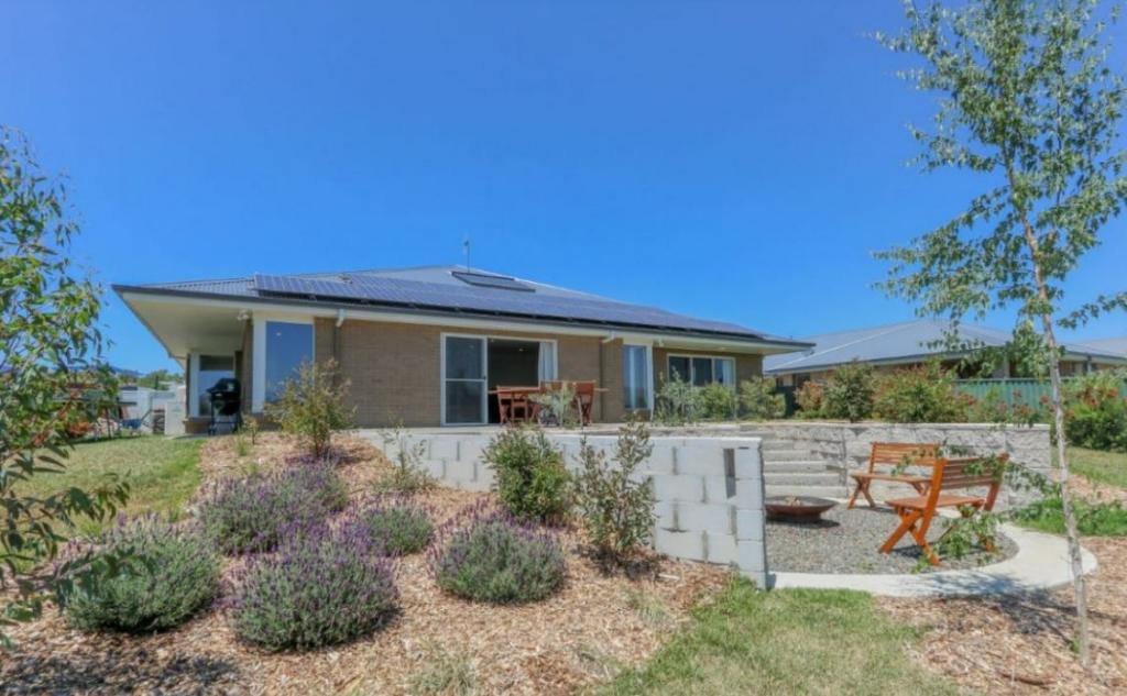 17 Freeman Cct, Llanarth, NSW 2795