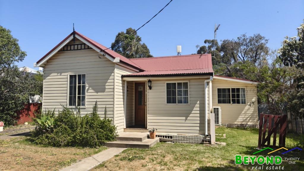 29 STRICKLAND ST, GILGANDRA, NSW 2827