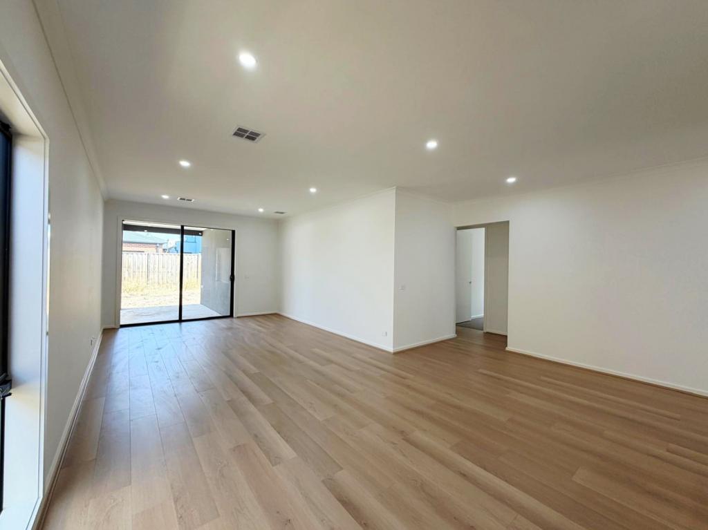 6 PIPERS ST, TARNEIT, VIC 3029