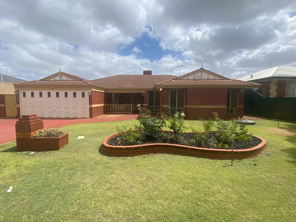 7 Abisko Ct, Ballajura, WA 6066